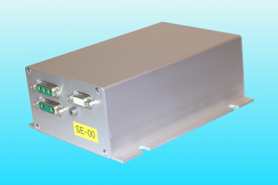 Blick auf die Aktuator-Stecker: Stellantriebs-Elektronik für Flugsteuerung (LAPAZ)